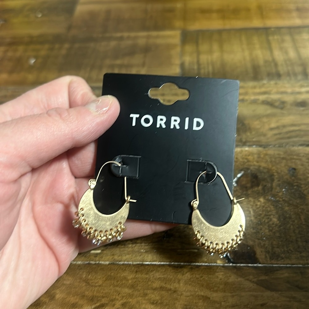 TORRID GOLD TONE PAVE DISC HOOP EARRINGS: NEW WITH TAGS